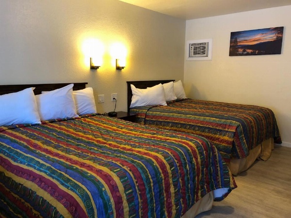 Cedar Inn & Suites image 13