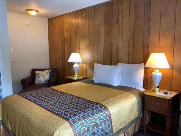 Cedar Inn & Suites image 14