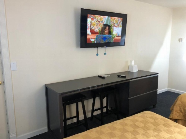 Cedar Inn & Suites image 19