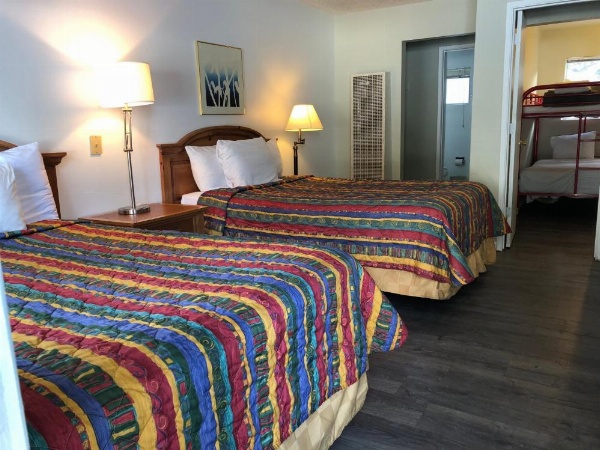 Cedar Inn & Suites image 22