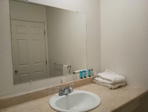 Cedar Inn & Suites image 3